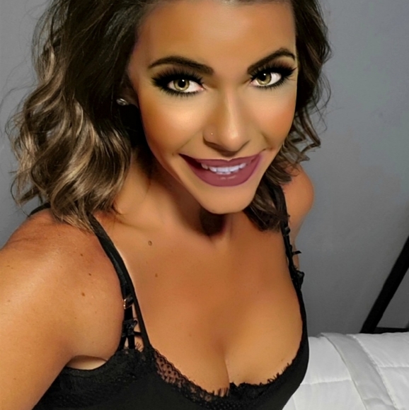 Meet your Posher, Janel - Picture 3 of 3